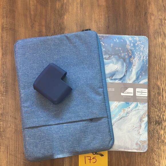 MacBook Pro 13” 2016-2020 blue soft case with hardshell & charger pack cover - Picture 6 of 6